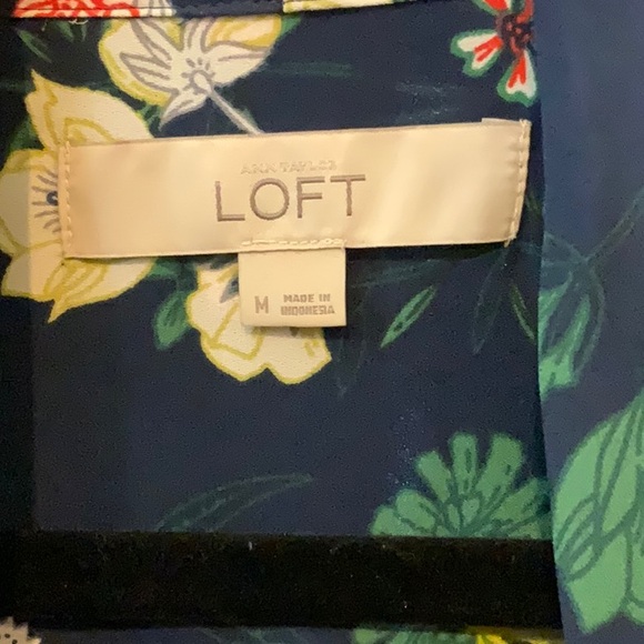 Like new - LOFT Navy Floral Blouse - Picture 3 of 4